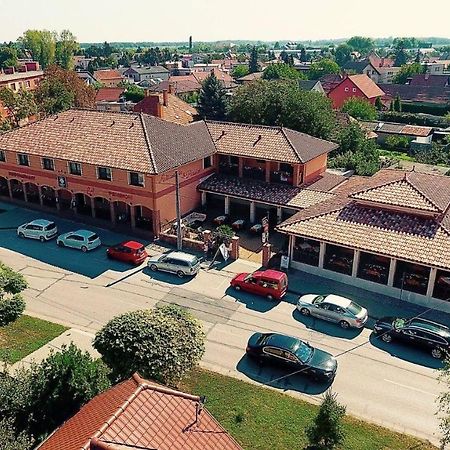 Corvin Pension And Restaurant Hotel Veľký Meder Екстериор снимка