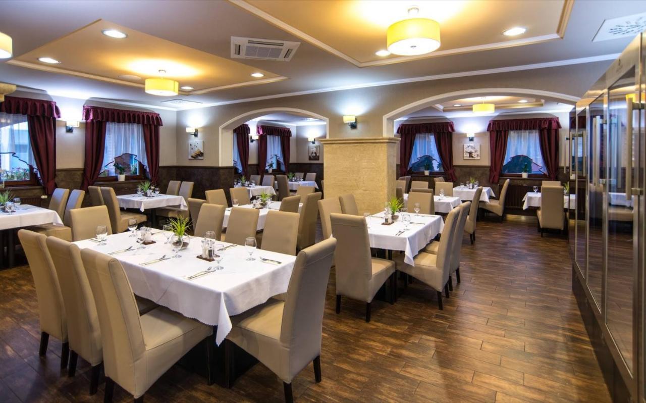 Corvin Pension And Restaurant Hotel Veľký Meder Екстериор снимка